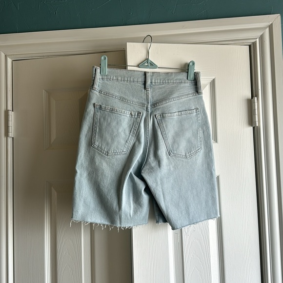 High Rise Light Wash Short - Picture 5 of 5